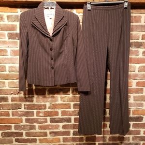 DANNY & NICOLE 2pc Suit Sz 8